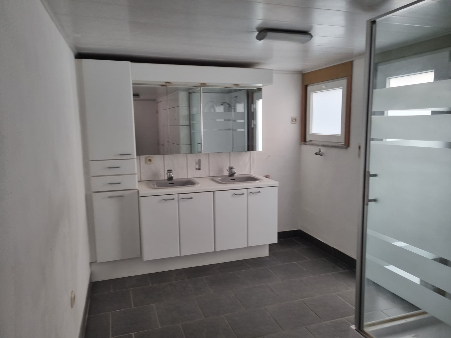 Charmante woning met zonnige tuin in bruisende omgeving. - foto 3