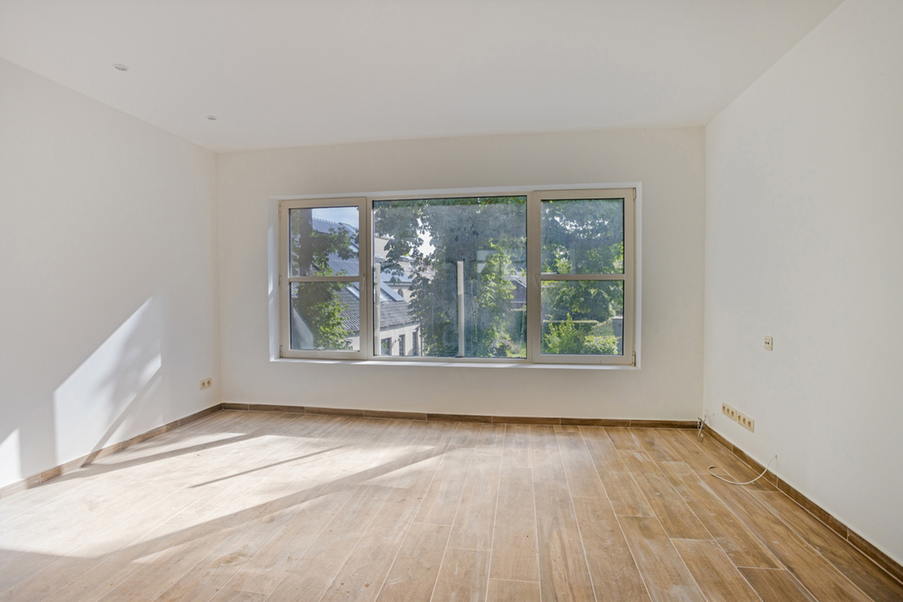 Te renoveren woning met groot magazijn - foto 2