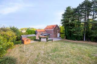 Op een prachtige landelijke locatie, vlak bij het natuurgebied De Spicht, vindt u deze authentieke hoeve met een ruime paardenweide. Dit...