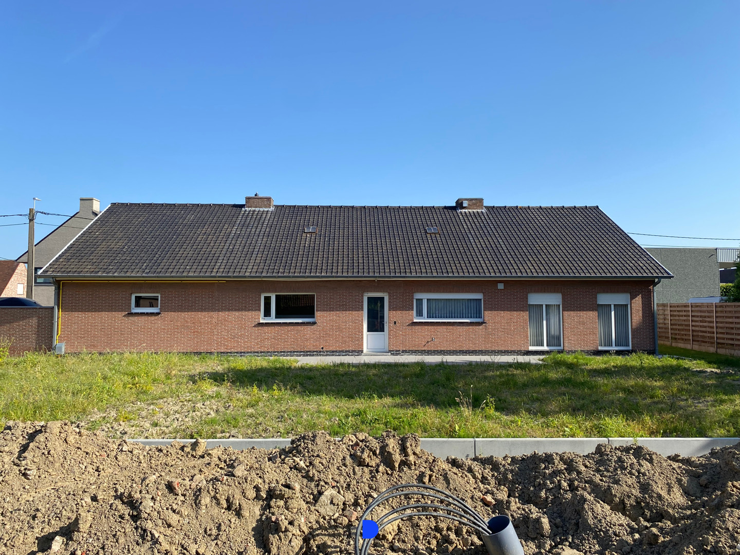 House for rent in Oekene with 4 bedrooms - photo 4