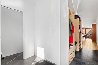 Bent u op zoek naar een instapklare woning met ruimte, comfort en een toplocatie? Dan bent u hier aan het juiste adres. Deze recente woning...