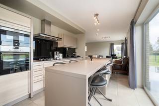 Te koop in Meise: instapklare open bebouwing, centraal gelegen met vlotte verbinding naar Antwerpen en Brussel.Deze ruime en moderne villa is gelegen...