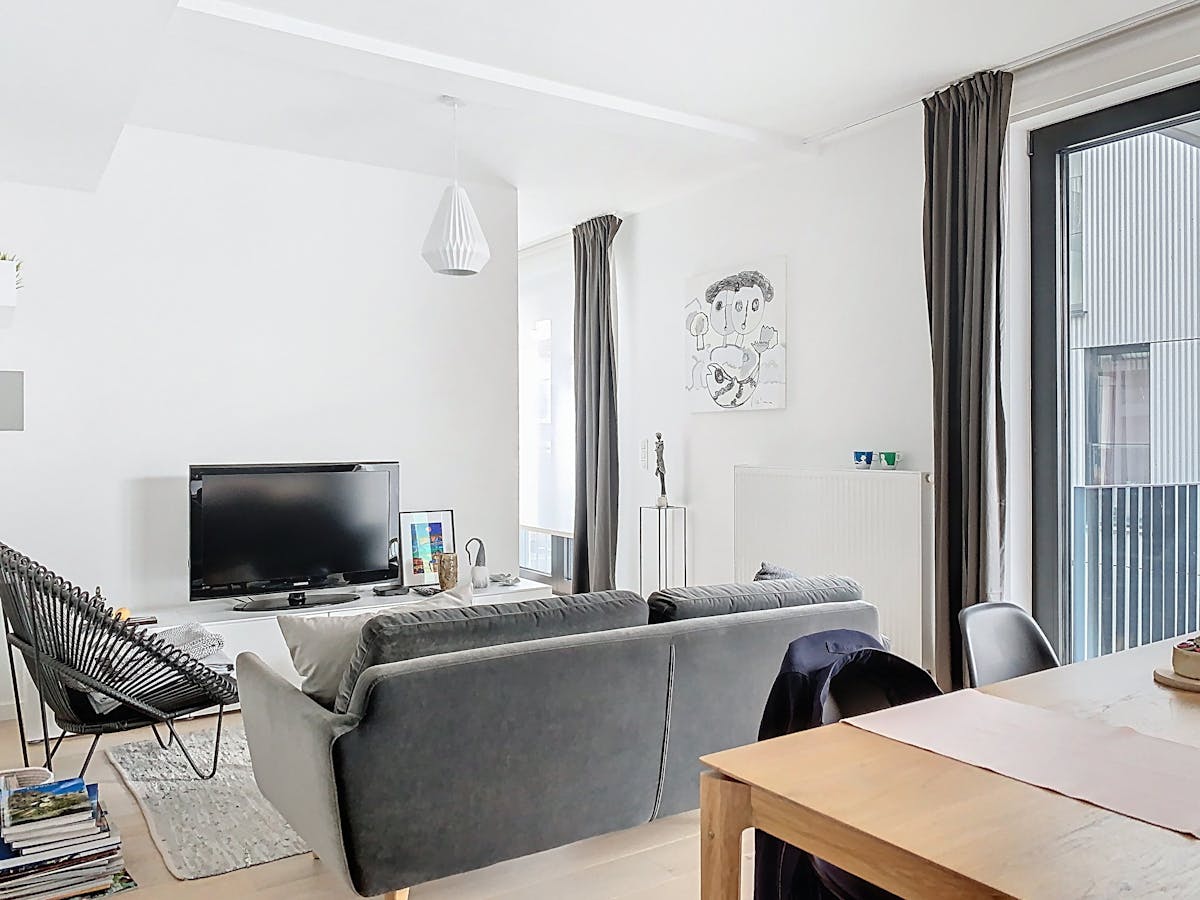 Dansaert - Spacieux studio meublé avec parking à louer - photo 3