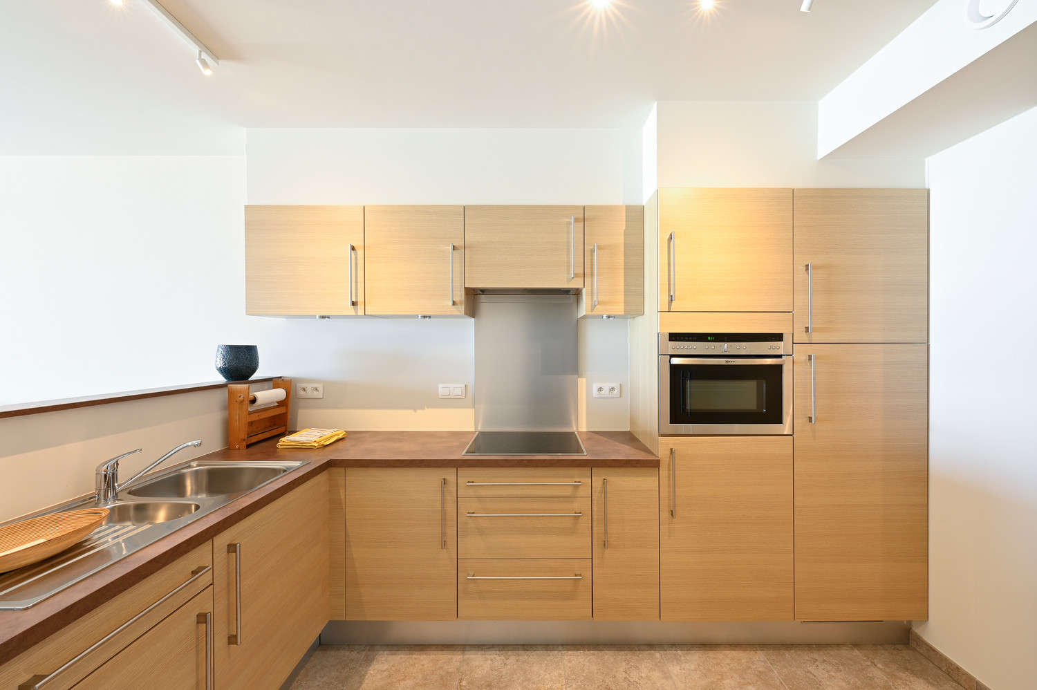 Instapklaar 2-slaapkamerappartement met frontaal zeezicht in een recent gebouw op de zeedijk te Duinbergen. - photo 4