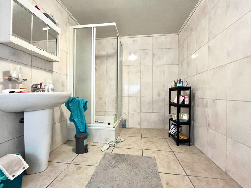 GELIJKVLOERSAPPARTEMENT MET TWEE SLAAPKAMERS EN GARAGE - photo 4