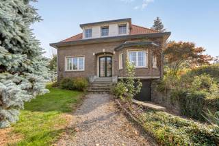 Located in a quiet, residential street but still close to the cozy center of Grimbergen, you can enjoy the best of both worlds here: the serene...