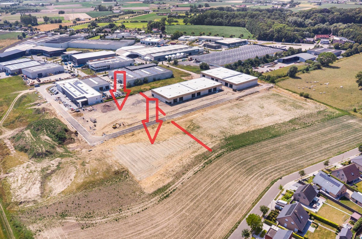 Terrain industriel avec option de construction sur mesure - photo 2