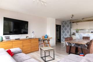 <p><span>HOBOKEN | SUN RESIDENCE | TE RENOVEREN HOEKAPPARTEMENT MET TWEE SLAAPKAMERS EN KELDER | EPC C | </span></p><p><span>Indeling als volgt: inkomhal - toilet - wasplaats - leefruimte met halfopen keuken en terrasje - badkamer met douche en lavabomeubel - twee slaapkamers. </span></p><p><span>Gemeenschappelijke fietsenstalling en privatieve kelder. Dit appartement is zeer gunstig gelegen op de vijfde verdieping van een goed onderhouden gebouw met lift in een rustige woonwijk.</span></p><p><span>Park Sorghvliedt, grootwarenhuis, scholen en openbaar vervoer liggen op wandelafstand. </span></p><p><span> </span></p>