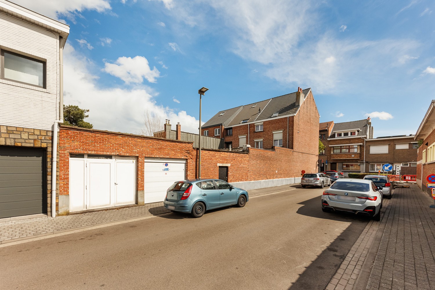 Uniek multifunctioneel gebouw met polyvalente ruimte (±300 m²) en gerenoveerde triplexwoning met terras. - photo 3