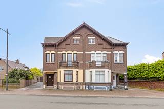 Ontdek deze charmante woning uit de jaren 40, gelegen op Grotestraat 240 in Kotem (Maasmechelen). Deze halfopen bebouwing combineert...