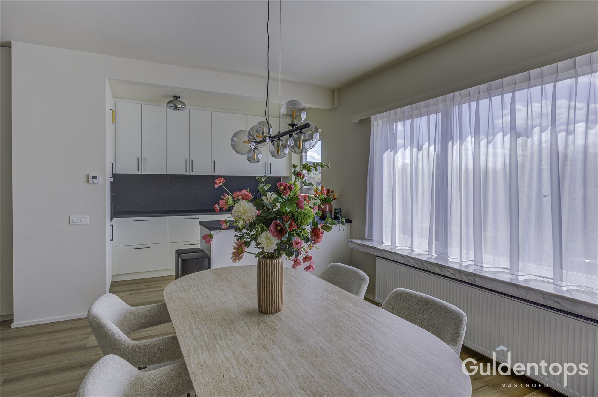Knap vernieuwd 2 slaapkamerappartement op topligging - foto 5