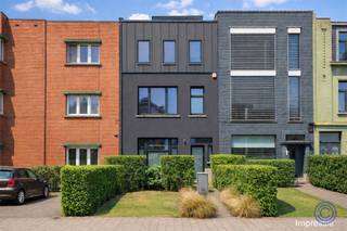 Informatie woningWelkom op de Du Chastellei, één van de mooiste en meest gegeerde lanen van Merksem. Achter de statige, architecturale gevel schuilt...