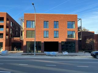 Zoekt u een strategische commerciële TOP locatie te huur te Waterloo ?8 units gelegen rechtover shopping Rich'L - op de hoek Boulevard Henri Rolin /...