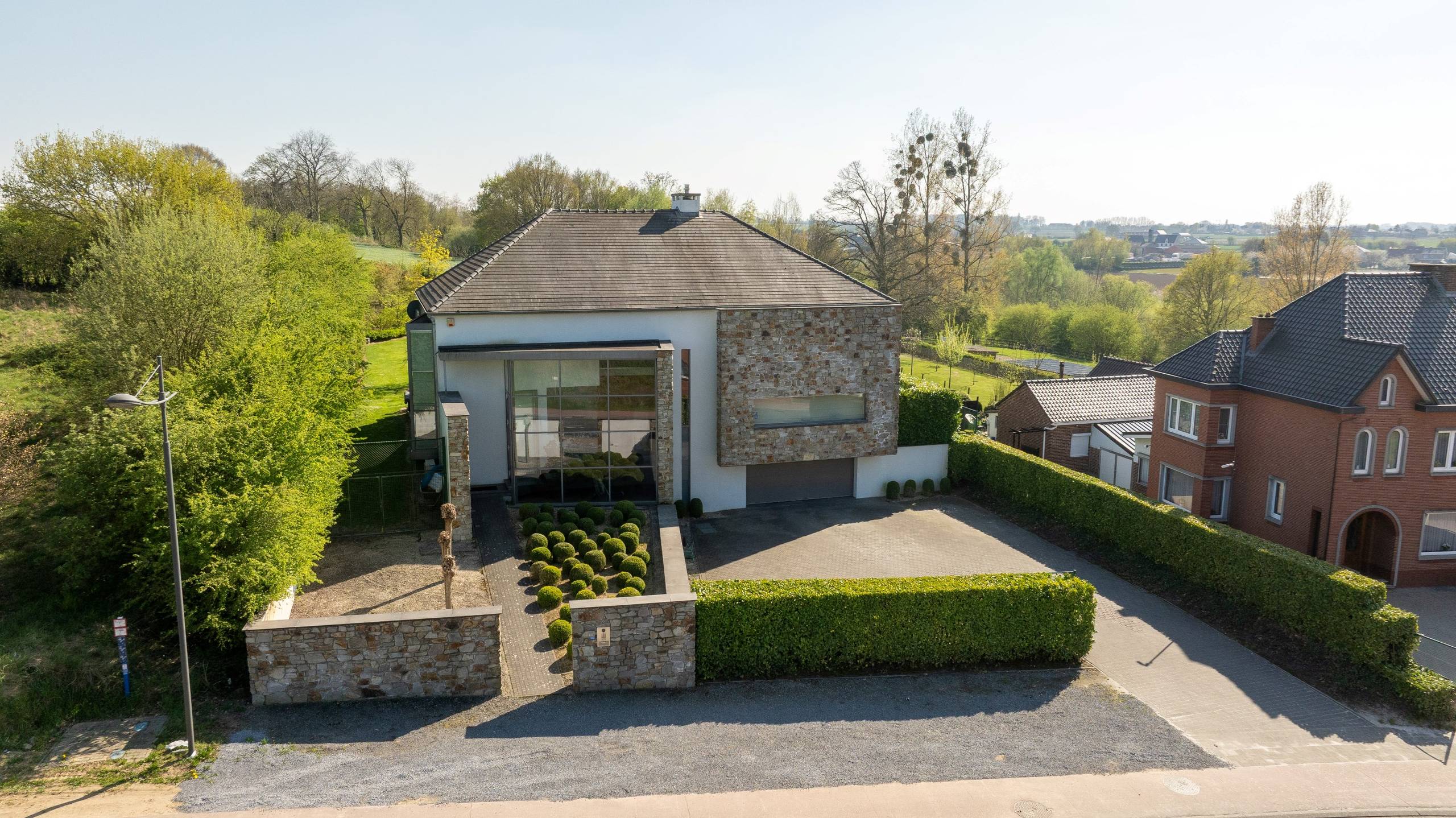 Luxueuze villa met zwembad op riant perceel van 1,5 hectare - foto 1