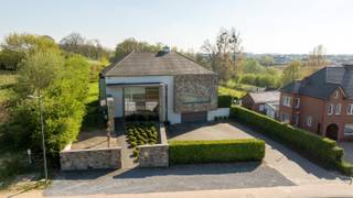 Gelegen aan de Maastrichterstraat in Bilzen, biedt deze uitzonderlijke villa een oase van luxe en rust op een perceel van ca. 15.000 m². De...