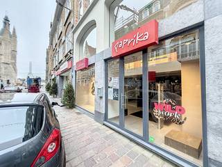Commercial property on a prime location of approximately 507 m² for rent in the center of Ypres. The property consists of two different commercial properties. Currently, the buildings are divided but it is possible to make a passage.Specifications:- commercial space- sanitary - kitchenette Availability: Immediately availableAre you looking for commercial property consisting of commercial property for rent in the center of Ypres? Don't hesitate to contact us on 056 21 11 11.