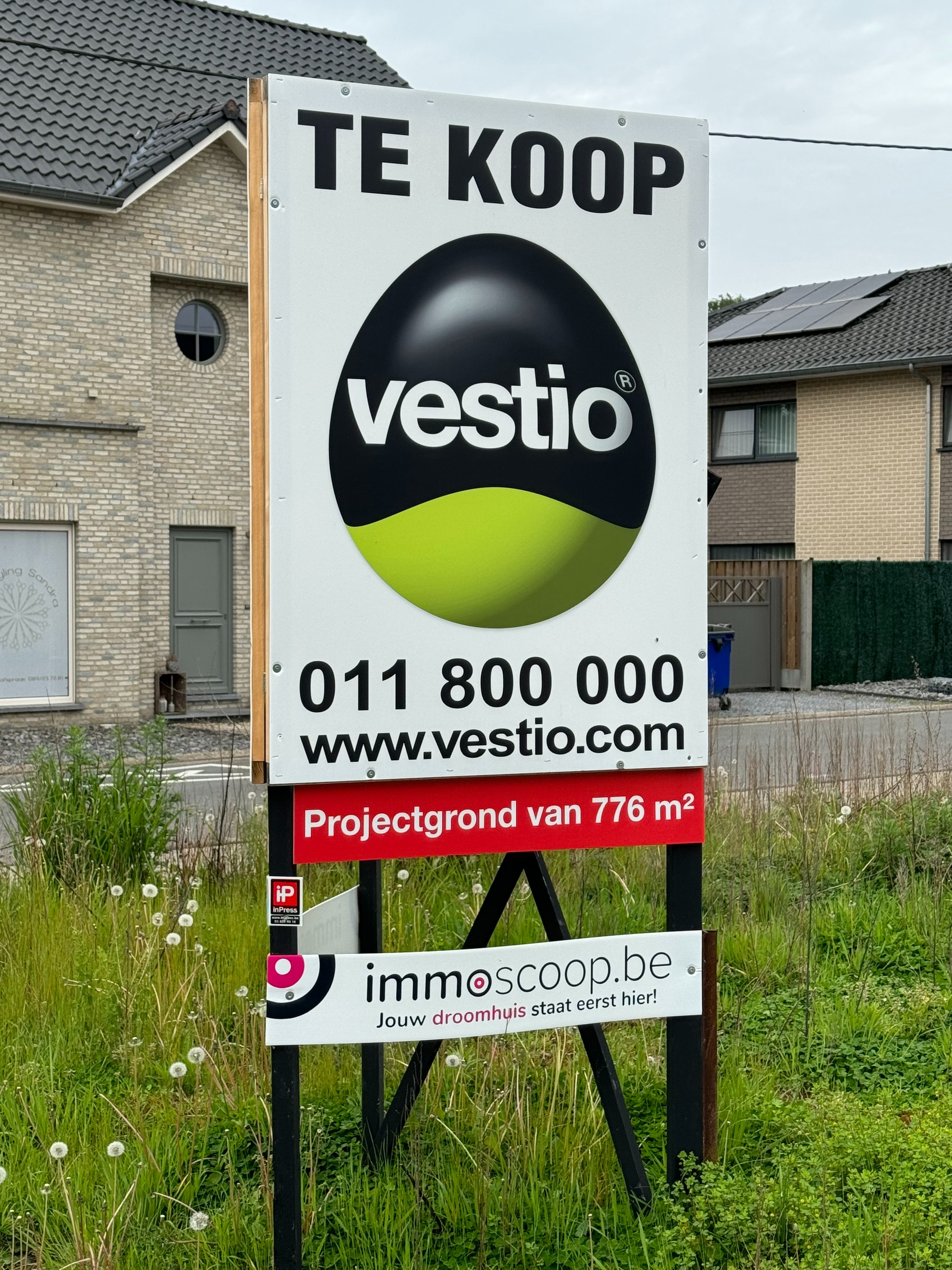 Projectgrond van 780 meter, met mogelijkheden tot 22 appartementen. U kan het ontwerp van de haalbaarheid downloaden bij bestanden.