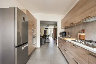 Deze instapklare gemoderniseerde eengezinswoning is gelegen in Hoboken, op korte afstand van winkels, scholen, openbaar vervoer en...