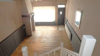 Deze woning is op zoek naar nieuwe eigenaars die handig zijn. Maak van deze woning een nieuwe thuis volledig naar eigen wens.Gelijkvloers (65m²)Ruime...