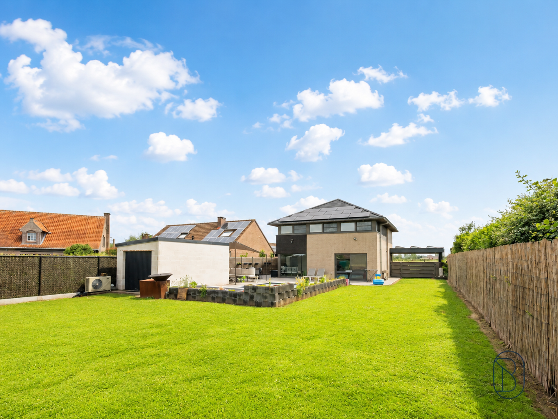 Recente woning met 5 slaapkamers, alle comfort en zwembad! - foto 3
