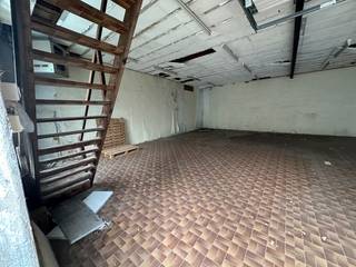 Groot pakhuis - opslagruimte te huur (2 verdiepingen)afmetingen: 11m op 18m (198m²)poort: 2,80 breedte x 2,70 hoogte- niet voor handel- prijs: 600...