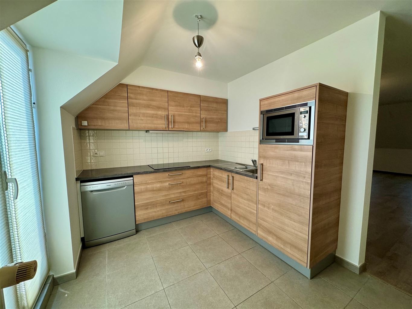 Charmant 2-slaapkamer appartement met 2 terrasjes en afgesloten garagebox, gelegen nabij het centrum van Maaseik. - foto 3