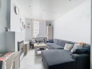 Praktische Rijwoning met 3 SLPK én tuin!In het hart van Gijzegem vinden we deze karaktervolle en instapklare rijwoning terug, die charme en comfort...