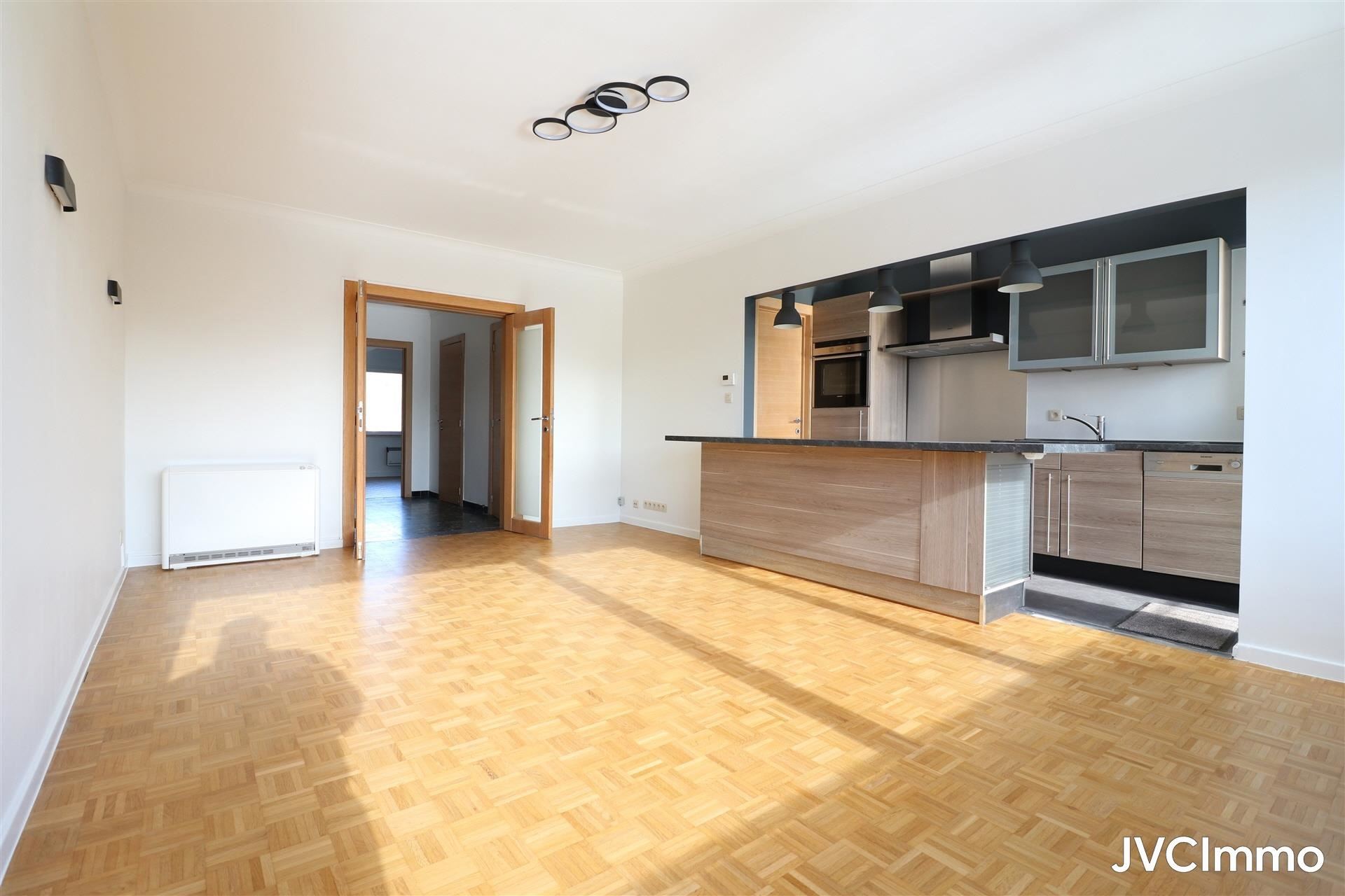 Appartement entièrement rénové 2 chambres avec cave et garage - photo 4