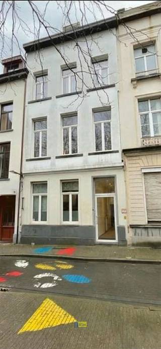 Welkom in dit charmante dakappartement van 55m² in het hart van Antwerpen! Dit moderne en stijlvol ingerichte appartement maakt onderdeel uit van...