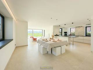 <p><span>Neem een exclusieve kijk in dit project: </span>https://www.youtube.com/embed/he2Veu3j0rs</p>
<br />PASSIEVE NIEUWBOUW VILLAWONING met UITGESTREKTE TUIN die geniet van een SUBLIEM UITZICHT OVER DE VLAAMSE ARDENNEN!!!  PRACHTIG GELEGEN in het  PITTORESKE en LANDELIJKE MATER!<br />Deze OPEN BEBOUWING beschikt over een GROOT WOONVOLUME, een BIJNA ENERGIENEUTRAAL KARAKTER en een UITERST  KWALITATIEF AFGEWERKT INTERIEUR EN EXTERIEUR.<br /><span>De woning beschikt over 2 volwaardige woonverdiepingen met een bewoonbaar volume van +/- 161 m² met een knappe inkomhal, een lichtrijke leefruimte, een open keuken, veel bergruimte, </span>3 slaapkamers<span>, een badkamer, een zolder en een losstaande garage die ook nog voor andere doeleinden kan aangewend worden.</span><br />Het perceel, genietend van een open uitzicht over het glooiende achterliggende landschap, is zuidoost georiënteerd en geniet van een uitgestrekte grondoppervlakte van +/- 1592 m². De tuin is volledig aangelegd en beschikt over 2 terrassen, waarvan 1 overdekt.<br /><br />Adres: Kerkgate 97 te Mater (Oudenaarde)<br /><br />G-score B, P-score D. Geen renovatieverplichting van toepassing.