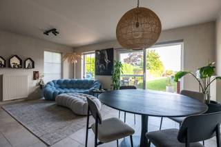 Welkom in jouw droomhuis! Op een indrukwekkend perceel van maar liefst 891 m² werd in 2016 deze knappe woning uit de grond gestampt - van top tot...