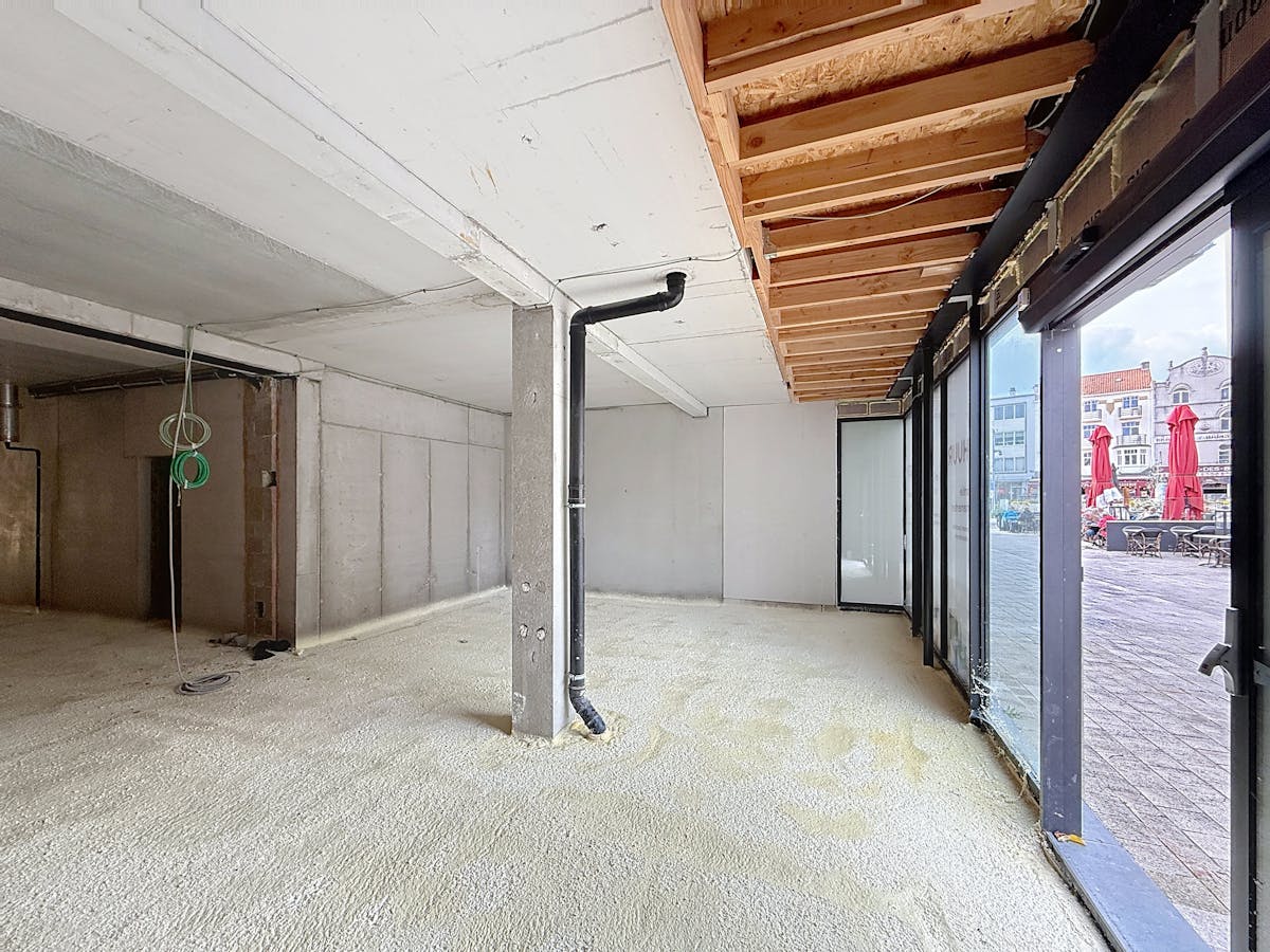 NB handelsruimte met ruime kelder op de Markt in De Panne. - foto 5