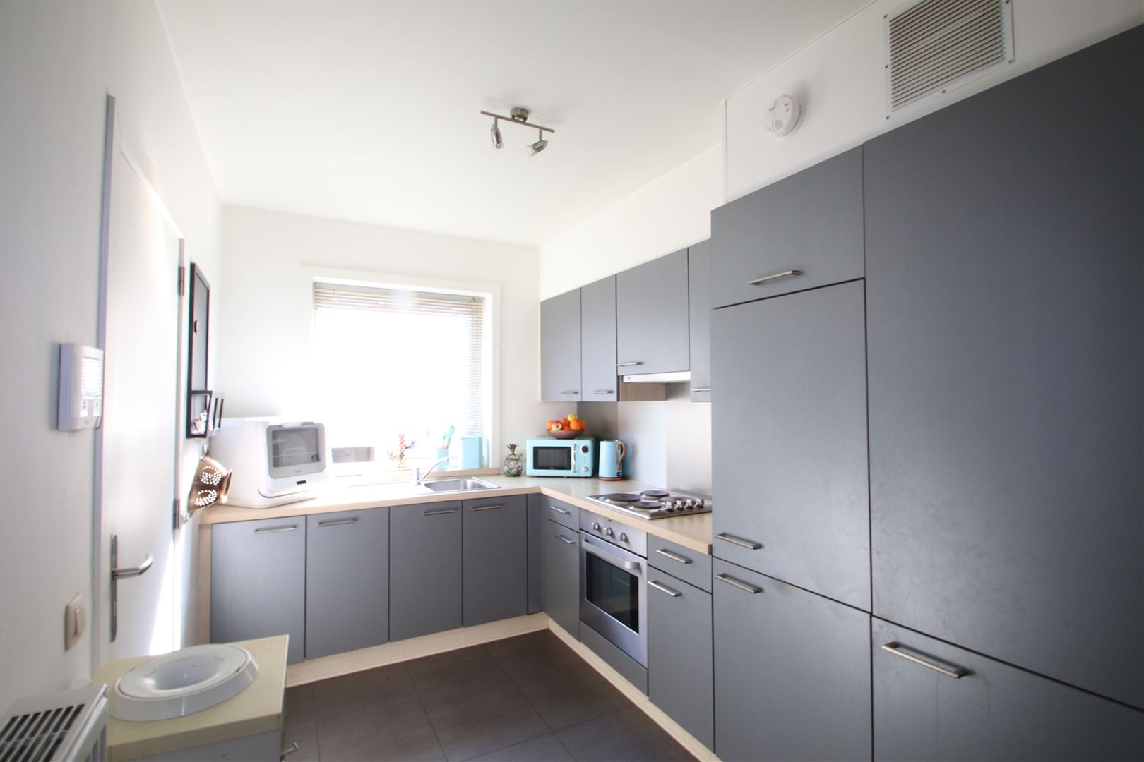 Studio met ruim terras gelegen op 250 meter van het Station - foto 5