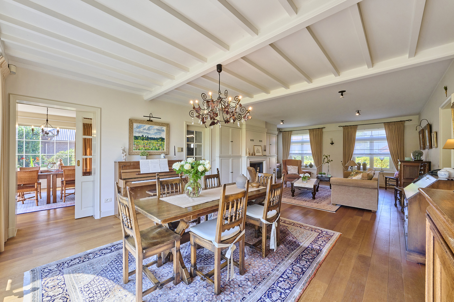 Exclusieve villa met bijgebouwen op 6.660m² grond - foto 5