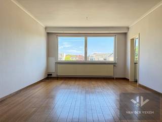 Dit appartement is onmiddellijk beschikbaar!Vaste maandelijkse kosten: € 70,00.Maandelijkse provisie verwarming: € 75,00 (je hebt zelf geen...