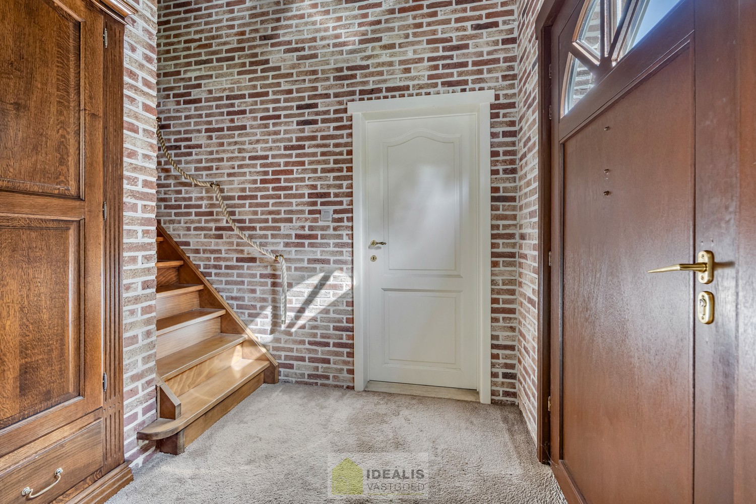 IDEALIS VASTGOED – INSTAPKLARE EENGEZINSWONING MET 4 SLAAPKAMERS EN EEN BEWOONBARE OPPERVLAKTE VAN +- 195M² OP EEN PERCEEL VAN +- 9A 20CA IN KLEINE-BROGEL (PEER). De woning is gelegen vlak bij de dorpskern van het gezellige kleine-Brogel en op enkele minu - foto 5
