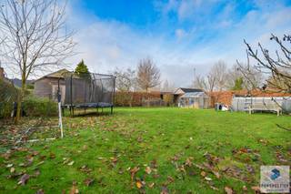 SIJSELE – RICHTPRIJS - Deze rustig gelegen tijdloze woning met vijf slaapkamers en een ruime tuin combineert charme met functionaliteit. De...