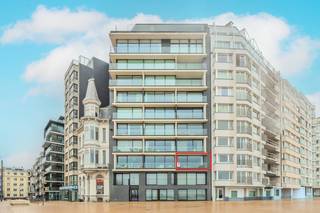 Ervaar het toppunt van luxueus wonen aan de Belgische kust met dit schitterende appartement in de prestigieuze Residentie Royal Phare, gelegen op...