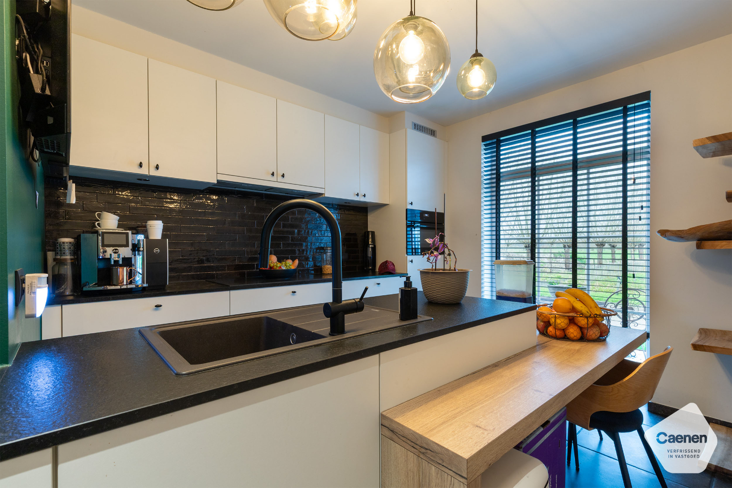 Recente instapklare woning ( BJ 2021) in een doodlopende straat met 4 slaapkamers, carport en tuin. - photo 4