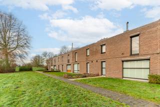 Comfortabel wonen in een wijk met toekomst:Bent u op zoek naar een instapklare woning waar hedendaags comfort en een menselijke omgeving hand in hand...