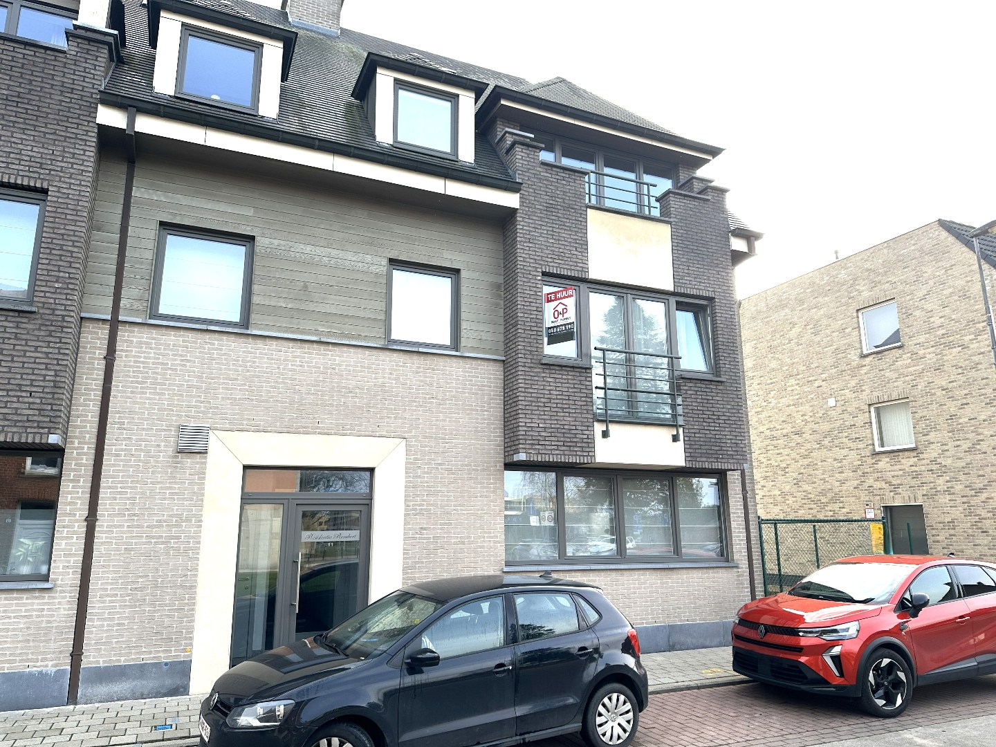 Instapklaar 2-slpk appartement met zonnig terras en autostaanplaats, hartje Veldegem - foto 2