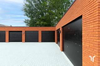Centraal gelegen nieuwbouw garage in een kleinschalig project.Traditioneel gebouwde garage. De garage is vlot toegankelijk en beschikt over...