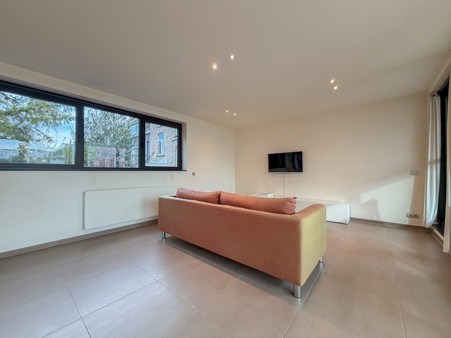 Te huur, lichtrijk, instapklaar appartement met garage gelegen in het centrum van Oudenaarde - photo 5