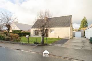Landelijke woning te Ruddervoorde, met een prachtig uitzicht op de open velden, gelegen op een totale oppervlakte van 1.011 m².Te renoveren/op te...