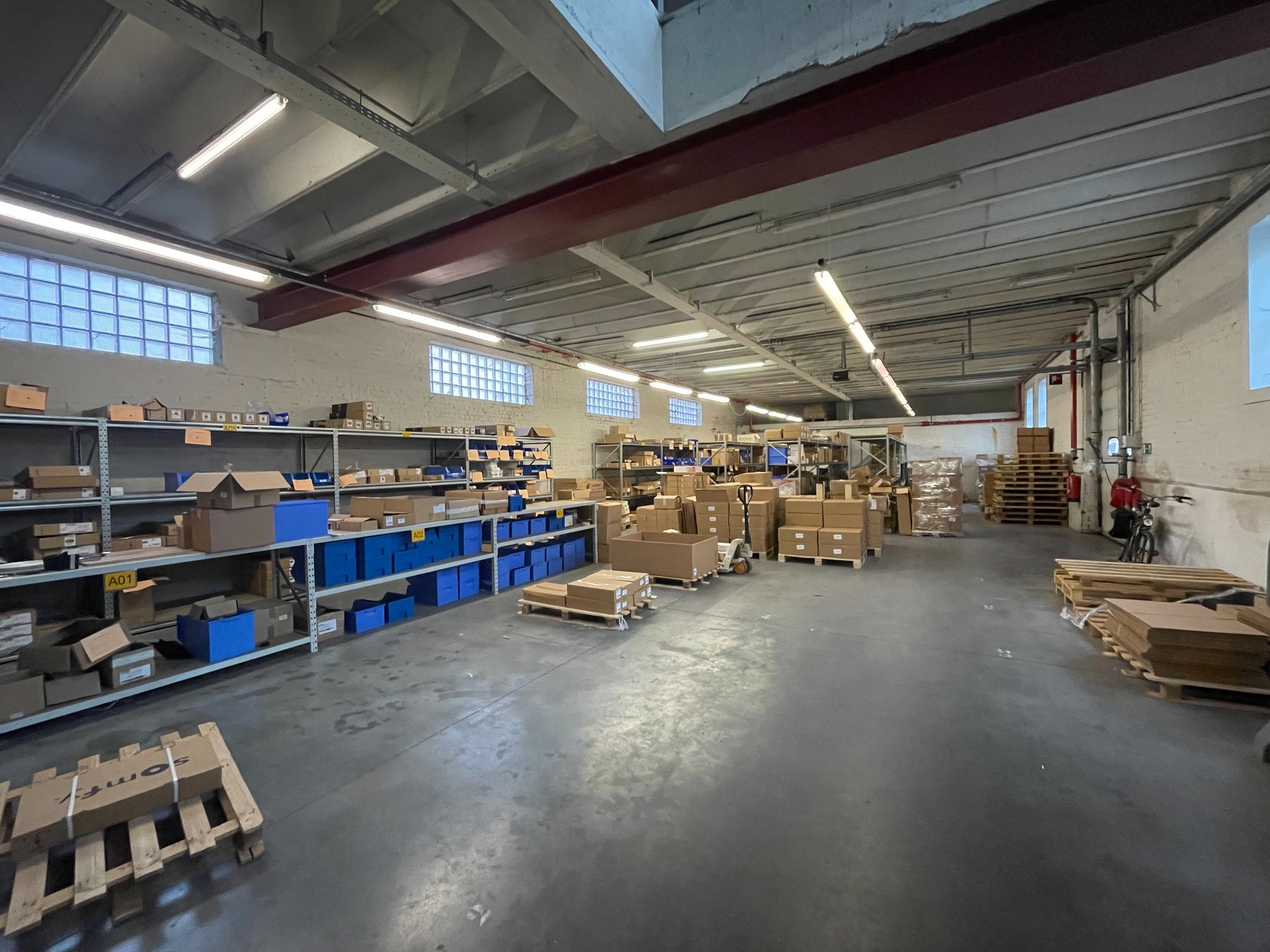 Magazijnruimte +/- 6.700m² met 820m² kantoren in Deerlijk - photo 5