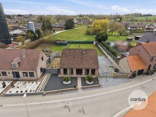 Vrijstaande woning met 4 slaapkamers, kelder en ruime tuin op 12a80 te koop in GelindenDeze vrijstaande woning, gebouwd in 1986 en gelegen in de...