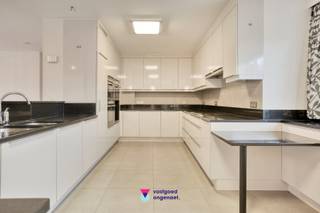 Dit uitzonderlijk ruime penthouse op de 4de én 5de verdieping wordt verkocht als één appartement, maar kan dankzij de indeling perfect gebruikt...