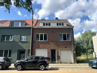 GENT - Sint-Denijslaan 235 A: Op zoek naar een charmant 2 slaapkamer appartement vlakbij Sint-Pietersstation te huur in Gent? Dan is dit pand...