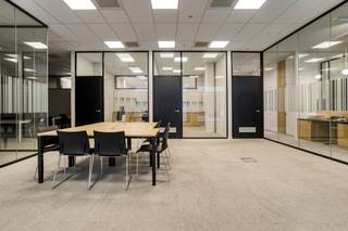 Het kantoor is vlot bereikbaar gelegen in het centrum van Roeselare, op wandelafstand van de Markt en het station. Vlak bij het park gelegen in...