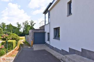 Immo Groot Leeuw a le plaisir de vous présenter ce bel appartement moderne au rez-de-chaussée, situé dans un quartier verdoyant et paisible...